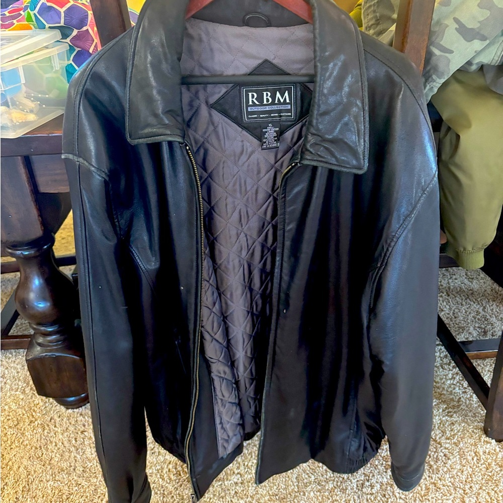 Men’s black leather bomber